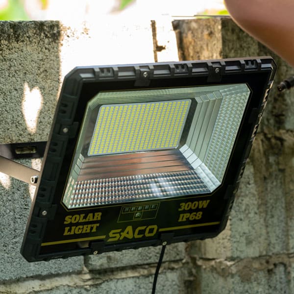 den-pha-nang-luong-mat-troi-saco-300w-h4 - Copy