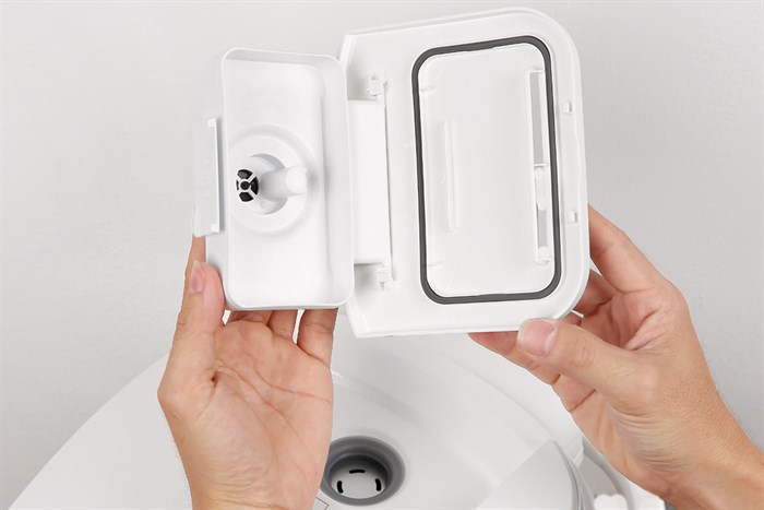 noi-com-dien-tu-toshiba-rc-18dh2pv-w-18l-10-700x467