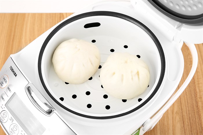 noi-com-dien-tu-toshiba-rc-18dh2pv-w-18l-5-700x467